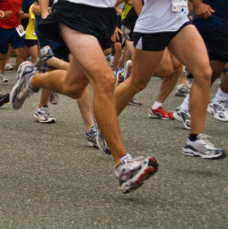 Running off. Любительский бег. Марафоны кроссы. Бег видео. Быстрый бег видео.