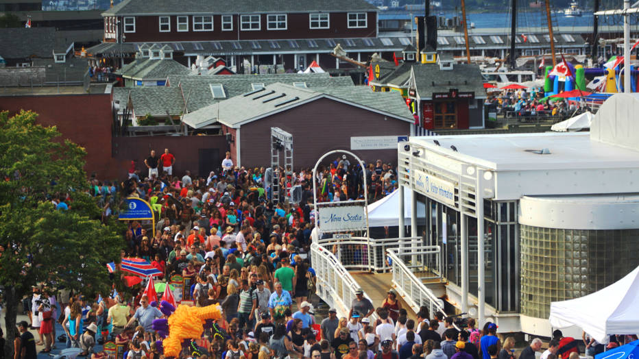 Halifax International Busker Festival/Cate Moir